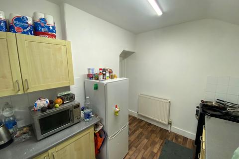 2 bedroom flat to rent, Station Road, Harrow HA1