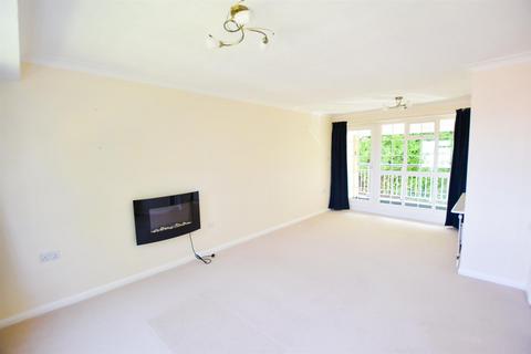 2 bedroom apartment to rent, Queen Margarets Road, Scarborough YO11