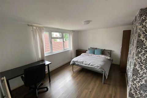 2 bedroom flat to rent, Claude Road, Roath, Cardiff