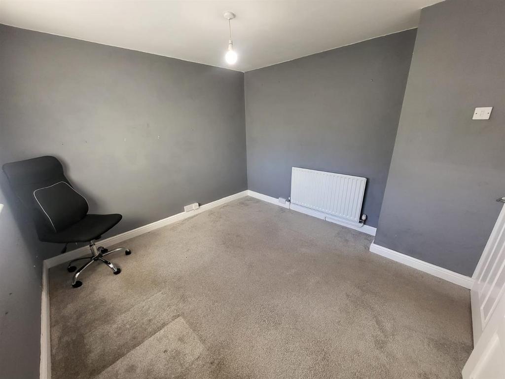 Bedroom 1 Pic 3