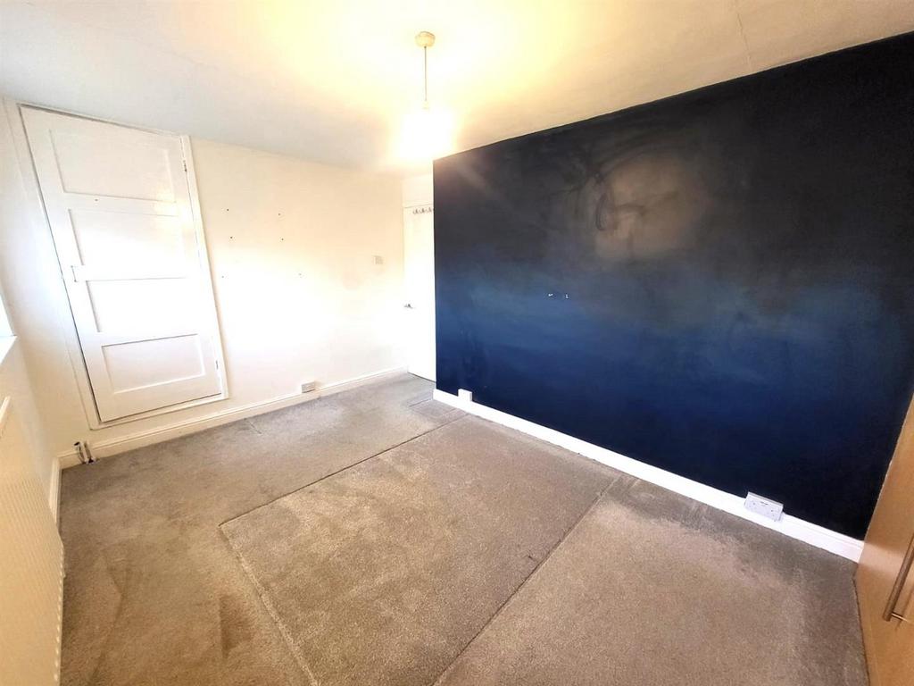 Bedroom 2 Pic 3