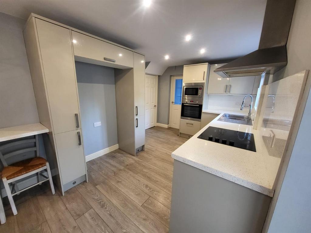 Kitchen Pic 4