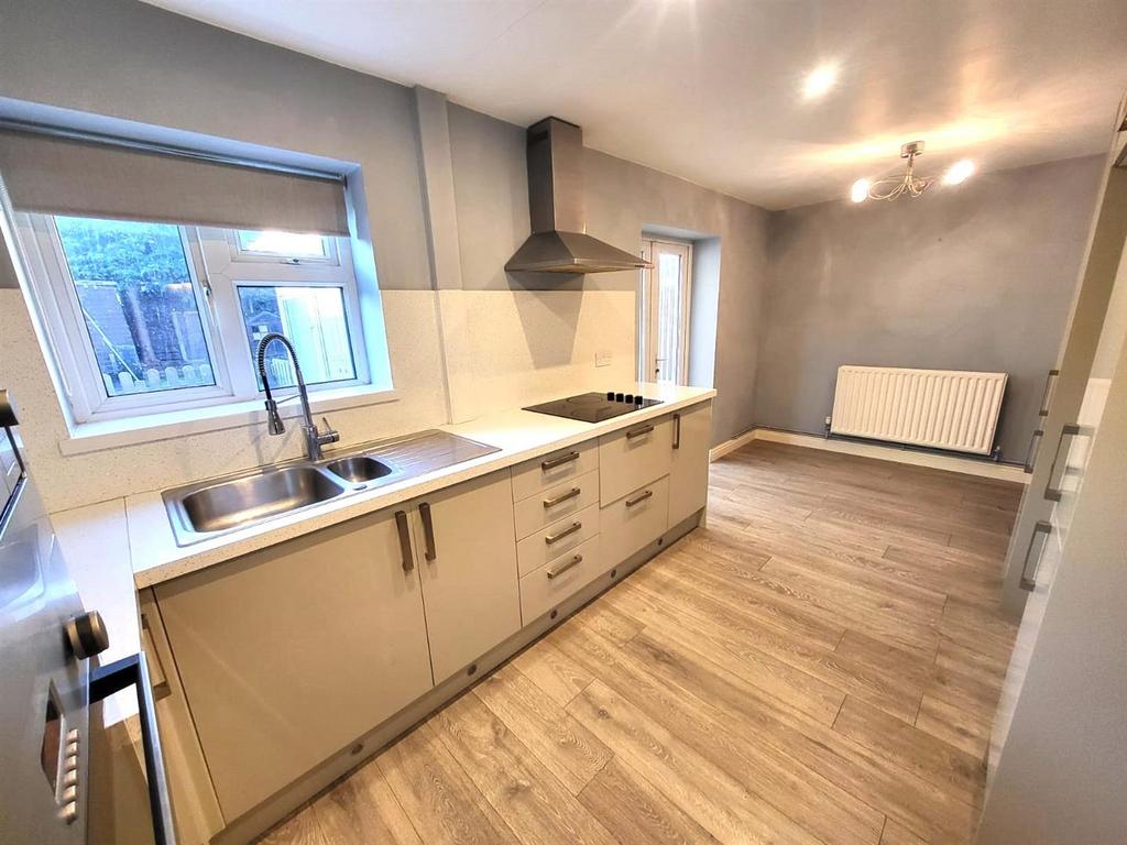 Kitchen Pic 1