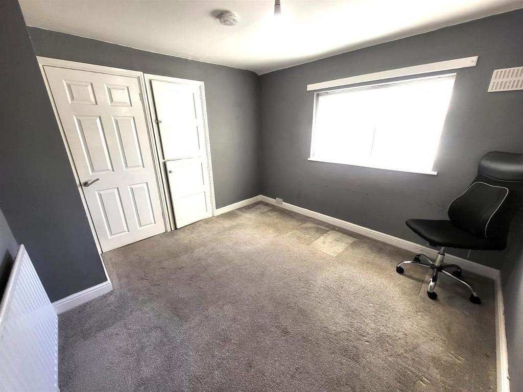 Bedroom 1 Pic 1