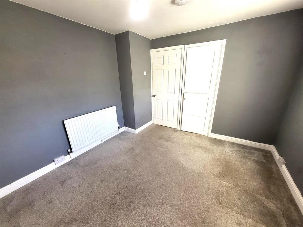 Bedroom 1 Pic 2