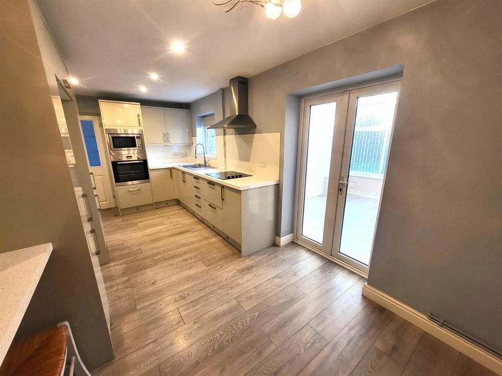 Kitchen Pic 3