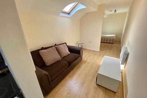 1 bedroom flat to rent, Alcester Road, Moseley, B13 8EY