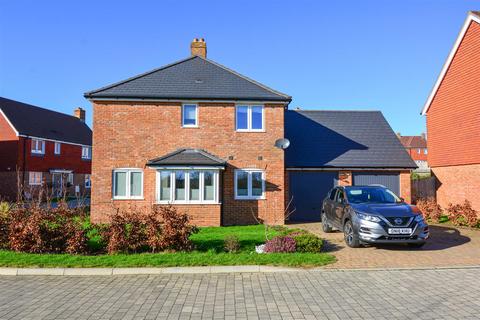 4 bedroom detached house for sale, Warren Drive, Battle