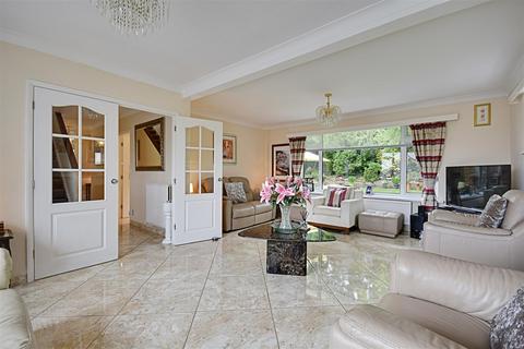 4 bedroom detached house for sale, Cowdray Park Road, Little Common