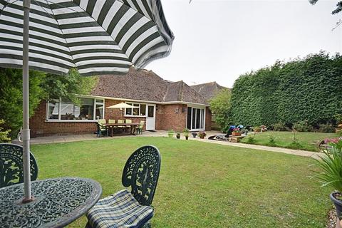 4 bedroom detached house for sale, Cowdray Park Road, Little Common