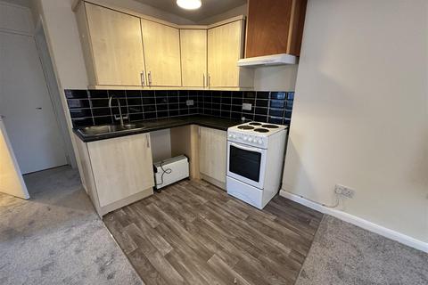 2 bedroom flat to rent, Market Place, Donington