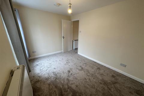 2 bedroom flat to rent, Market Place, Donington