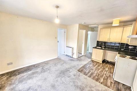 2 bedroom flat to rent, Market Place, Donington