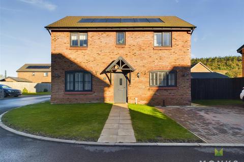 3 bedroom detached house for sale, Fenham Drive, Nesscliffe, Shrewsbury