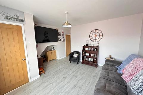 3 bedroom semi-detached house for sale, Dovercliff Road, Canvey Island