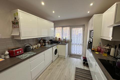 3 bedroom semi-detached house for sale, Dovercliff Road, Canvey Island