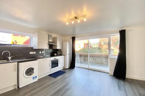 2 bedroom flat for sale, Cumbrian Way, Uxbridge, UB8 1XD