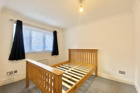 2 bedroom flat for sale, Cumbrian Way, Uxbridge, UB8 1XD