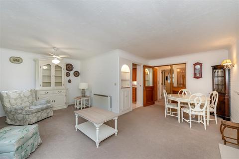 1 bedroom flat for sale, Turneys Orchard, Chorleywood WD3