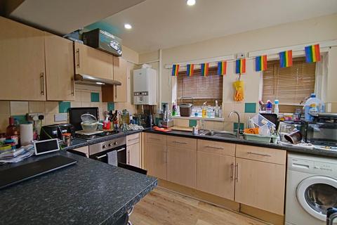 2 bedroom flat to rent, Connaught Road, Roath,