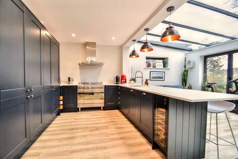 3 Dell Close, Broadstone, BH18 9NL