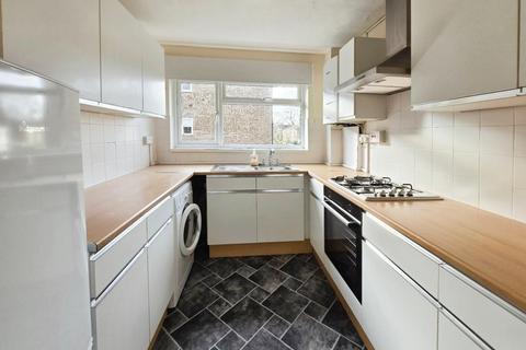 1 bedroom flat for sale, Mortlake Close, Beddington, CR0 4SW