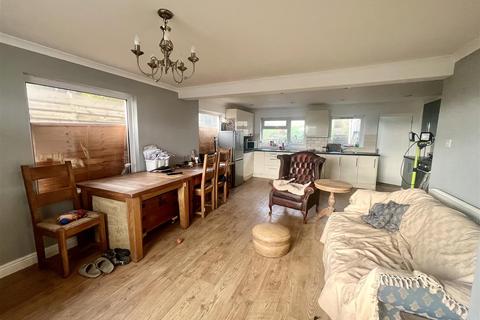 49 Chynance Drive, Newquay, TR7 2DY