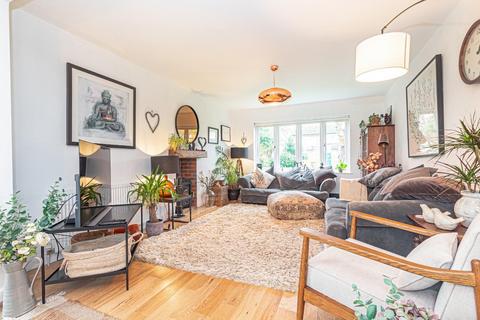 14 Beech Walk, Tring, HP23 5JQ