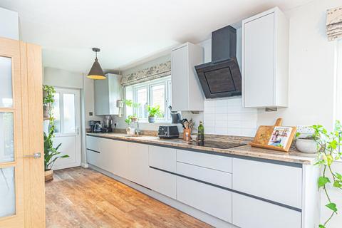14 Beech Walk, Tring, HP23 5JQ