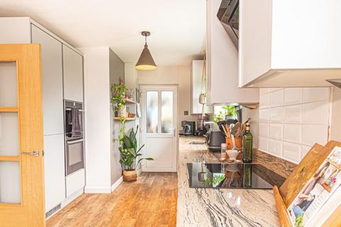 14 Beech Walk, Tring, HP23 5JQ