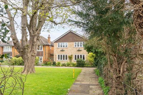 14 Beech Walk, Tring, HP23 5JQ