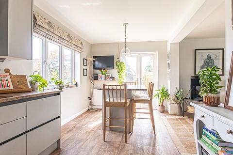 14 Beech Walk, Tring, HP23 5JQ