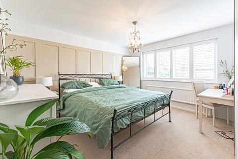 14 Beech Walk, Tring, HP23 5JQ