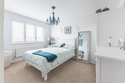 14 Beech Walk, Tring, HP23 5JQ