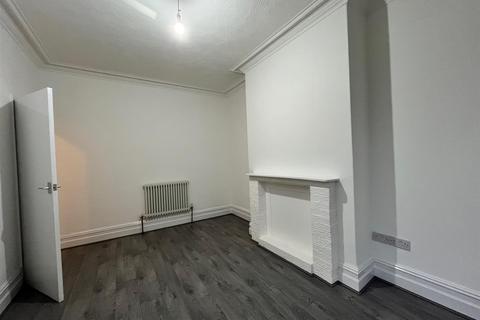 3 bedroom terraced house to rent, Russell Street, Manchester