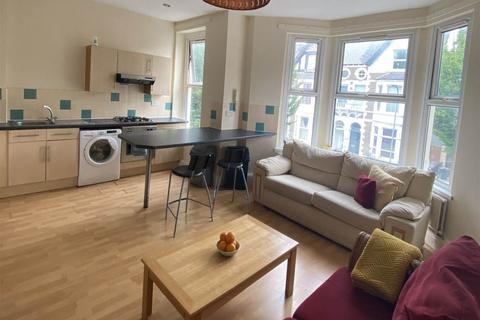 2 bedroom flat to rent, Connaught Road, Roath, Cardiff