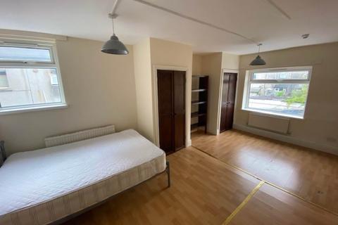 2 bedroom flat to rent, Connaught Road, Roath, Cardiff