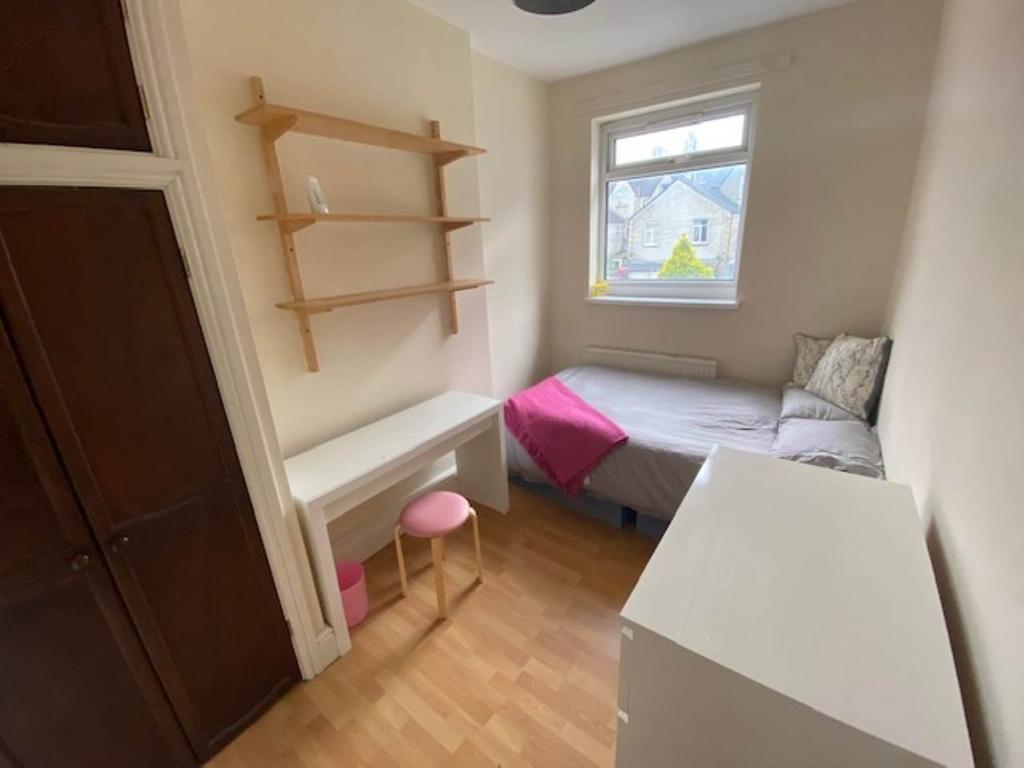 Bedroom 2 - Middle
