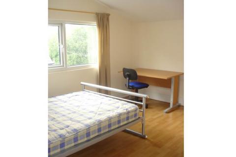 2 bedroom flat to rent, Connaught Road, Roath,