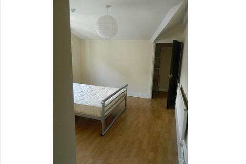 2 bedroom flat to rent, Connaught Road, Roath,