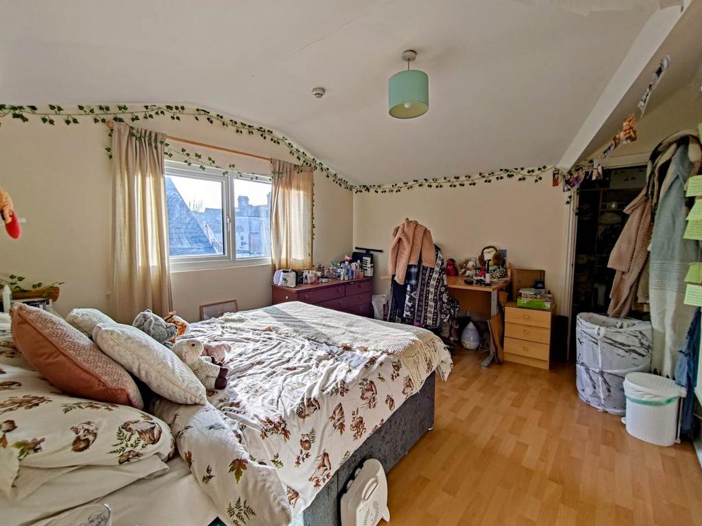 Bedroom 1 (1)