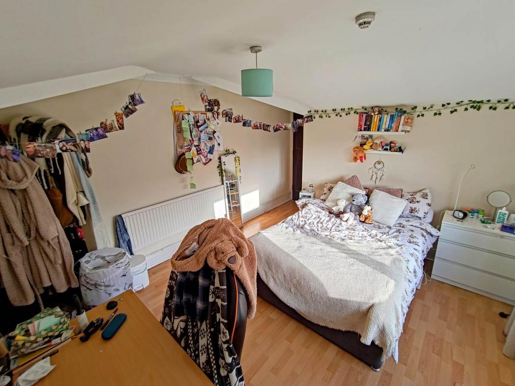 Bedroom 1 (2)