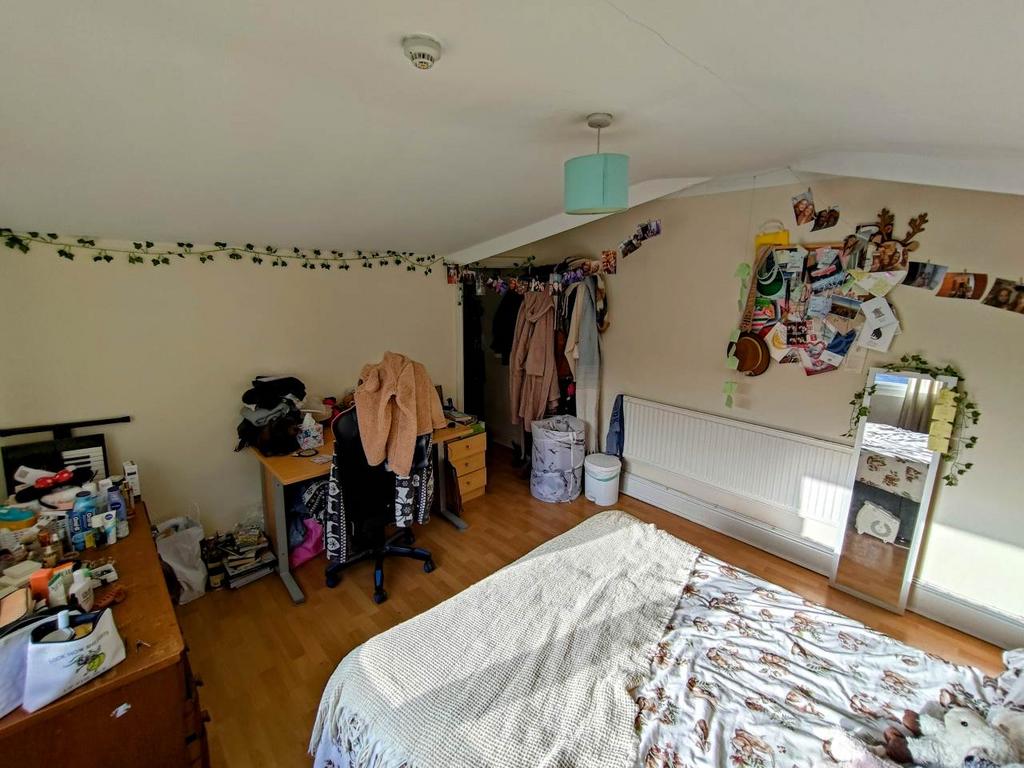 Bedroom 1 (3)