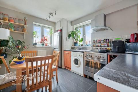 2 bedroom flat for sale, Boscobel House, Royal Oak Road, Hackney, E8