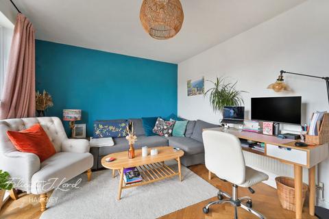 2 bedroom flat for sale, Boscobel House, Royal Oak Road, Hackney, E8