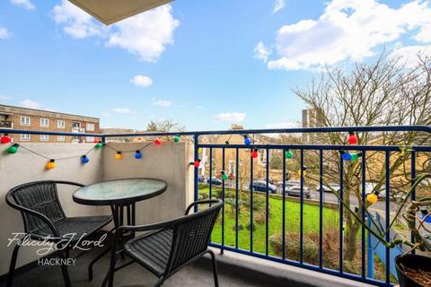 2 bedroom flat for sale, Boscobel House, Royal Oak Road, Hackney, E8