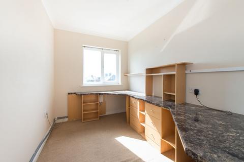 2 bedroom flat to rent, High Street, St. Lawrence, CT11