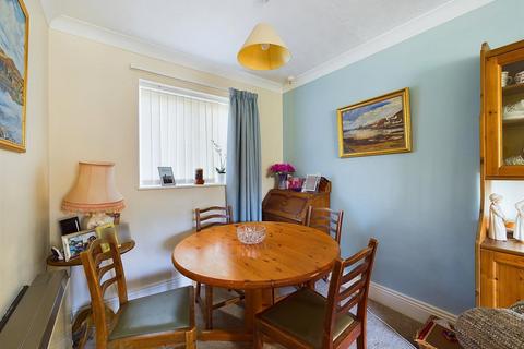 2 bedroom apartment for sale, Village Court, Whitley Bay