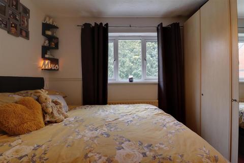 69 Boakes Drive, Stonehouse, GL10 3QW
