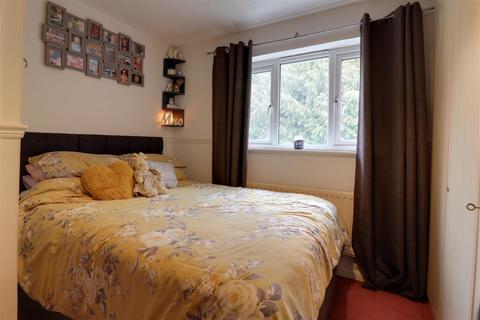 69 Boakes Drive, Stonehouse, GL10 3QW